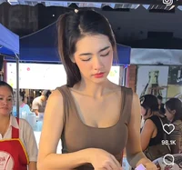 Laos omelette girl
