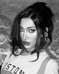 15 Lara Raj