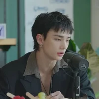 04 Hwang Hyunjin