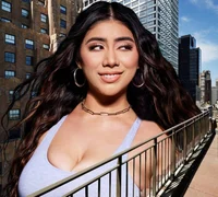 Giantess Violet Myer
