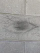 Una pared con un ojo