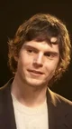 Evan Peters 