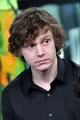 Evan Peters 